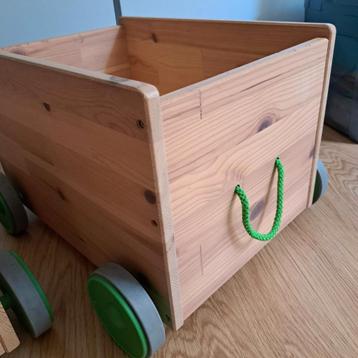 Houten rijdbare opbergkisten. beschikbaar voor biedingen
