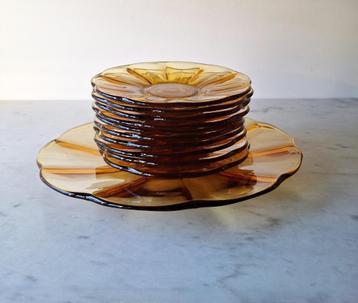 Vintage gebaksbord  + 10 gebaksbordjes Amber glas beschikbaar voor biedingen