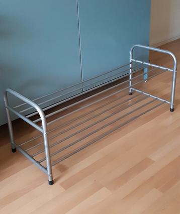 Schoenenrek rek beschikbaar voor biedingen
