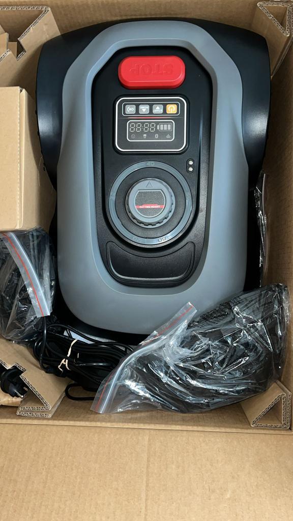 Nieuwe Robotmaaier - 300m2, Tuin en Terras, Robotmaaiers, Nieuw, 20 tot 25 cm, Met regensensor, Ophalen of Verzenden