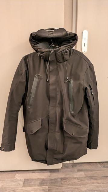 Helvetica parka beschikbaar voor biedingen