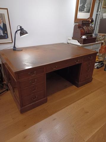 Zeer groot antiek bureau / duo partner bureau mahonie hout beschikbaar voor biedingen