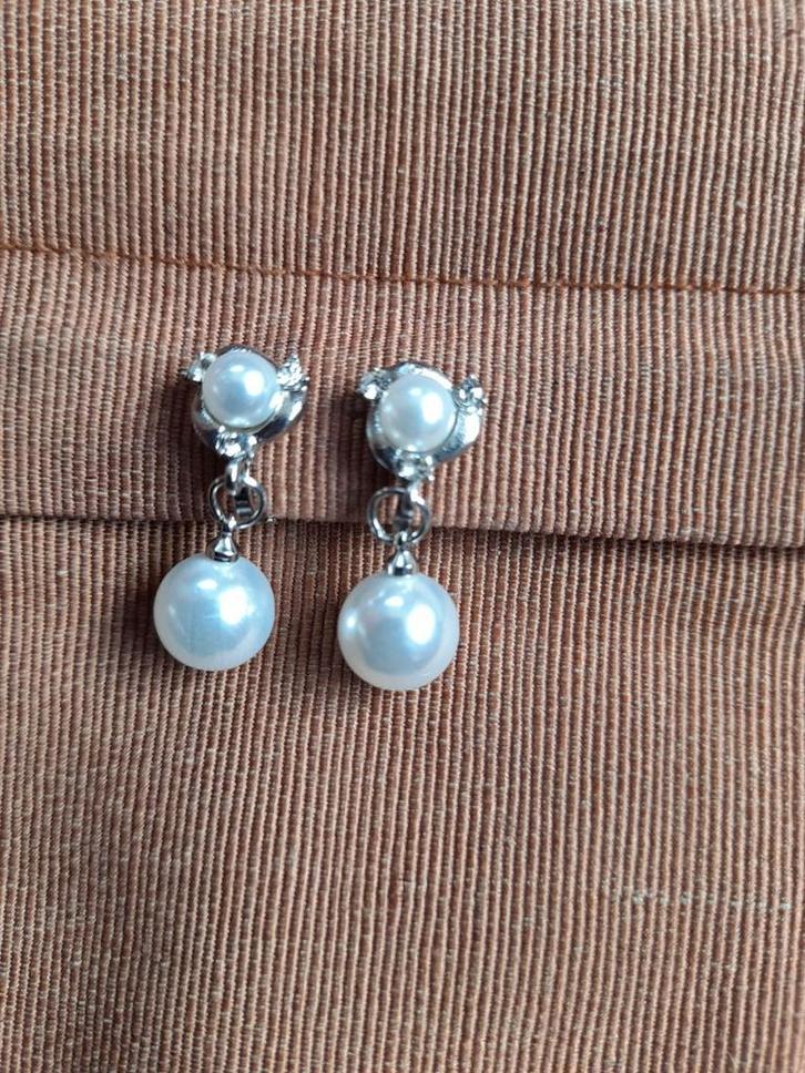 Mooie knijpoorbellen met parel en steentjes, Sieraden, Tassen en Uiterlijk, Antieke sieraden, Zilver, Ophalen of Verzenden
