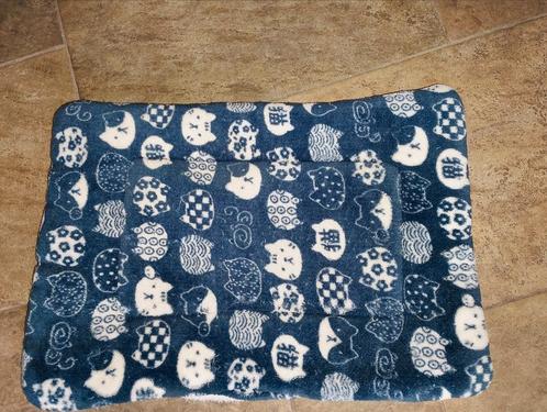 Zacht Vloers Blauw Katten Kleedje  Met Kattenkopjes, Dieren en Toebehoren, Katten-accessoires, Zo goed als nieuw, Ophalen