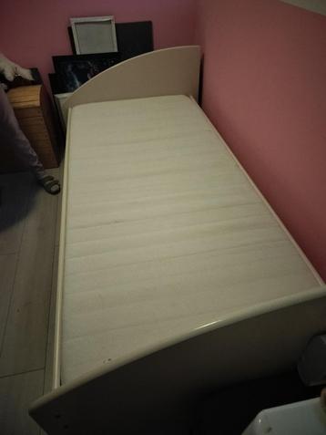 Eenpersoons bed met matras 
