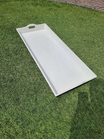 Wit dienblad 100 x 40 x 8 beschikbaar voor biedingen