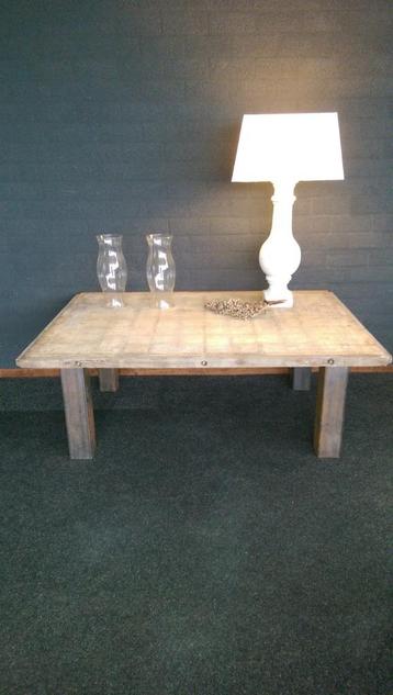 Salontafel - landelijke tafel - Houten blad stalen frame. beschikbaar voor biedingen