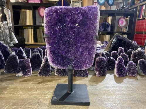 Amethist cluster op metalen standaard (54), diep paars, Verzamelen, Mineralen en Fossielen, Mineraal, Ophalen of Verzenden