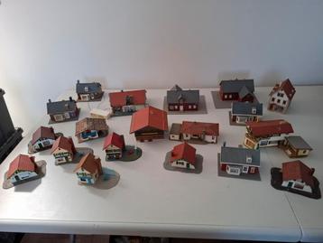 19 diverse gebouwen voor bij de H0 treinbaan beschikbaar voor biedingen