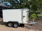 Syma gesloten aanhanger 750 kg dubbelasser  – nieuwstaat, Auto diversen, Aanhangers en Bagagewagens, Ophalen, Zo goed als nieuw