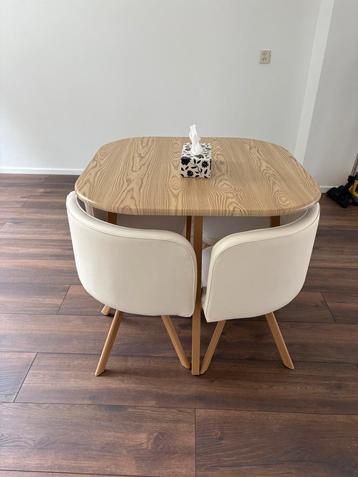 Compacte Eettafel met 4 stoelen voor Starters