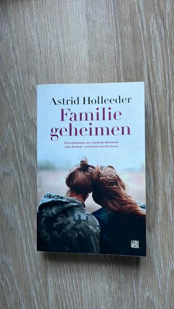 Astrid Holleeder - Familiegeheimen beschikbaar voor biedingen