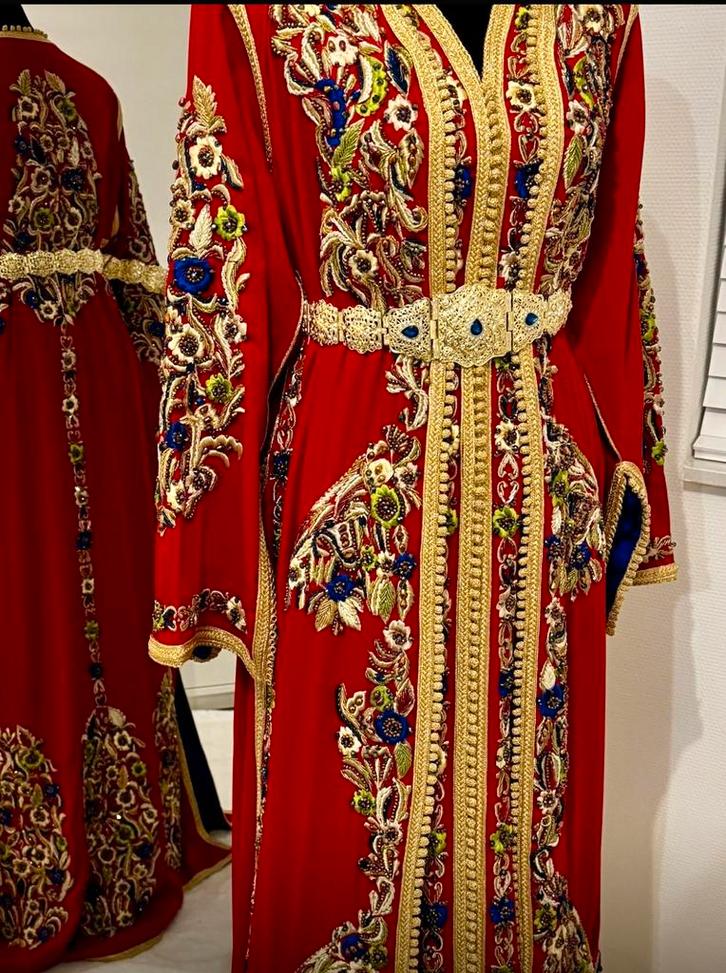Gloednieuwe Rode takchita, Kleding | Dames, Gelegenheidskleding, Nieuw, Overige typen, Maat 38/40 (M), Rood, Ophalen of Verzenden