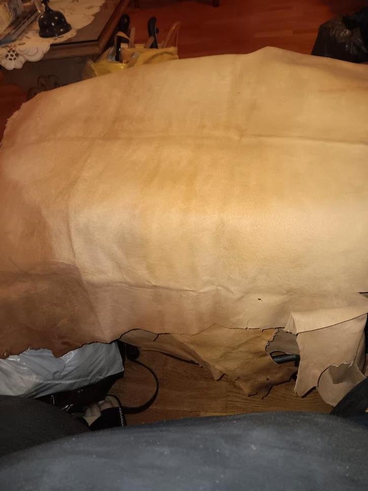 3 grote stukken leer, Hobby en Vrije tijd, Stoffen en Lappen, Leer of Kunstleer, 30 tot 120 cm, 30 tot 200 cm, Ophalen of Verzenden