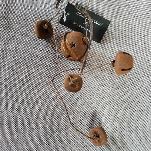 Countryfield kerstKunsttak met roestige belletjes - 40 cm, Huis en Inrichting, Woonaccessoires | Kransen, Nieuw, Ophalen of Verzenden