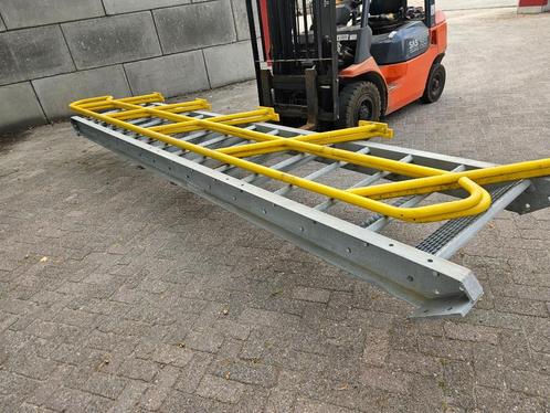 2 x gegalvaniseerde trap met leuning., Doe-het-zelf en Verbouw, Metalen, Zo goed als nieuw, IJzer, Ophalen