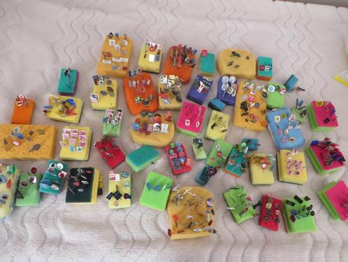 Speldjes jaren 60 gesorteerd per categorie( zie omschrijving, Verzamelen, Speldjes, Pins en Buttons, Gebruikt, Speldje of Pin