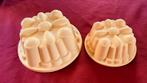 2 gele antieke puddingvormen, Ophalen of Verzenden