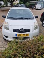 Toyota Yaris 1.0 12V Vvt-i 3DR Terra 2008 Wit nwe apk, Voorwielaandrijving, 750 kg, Wit, Handgeschakeld
