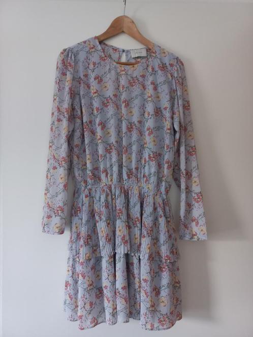 zgan jurk van neo noir. Maat m. 15 euro, Kleding | Dames, Jurken, Zo goed als nieuw, Maat 38/40 (M), Blauw, Boven de knie, Ophalen of Verzenden