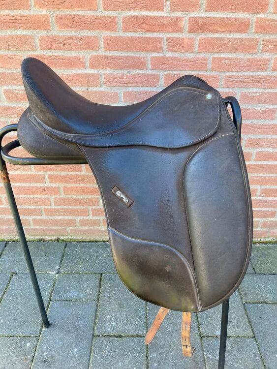 AANBIEDING!!! OPRUIMING Dressuurzadels, Dieren en Toebehoren, Paarden en Pony's | Zadels, Nieuw, Dressuur, Ophalen of Verzenden
