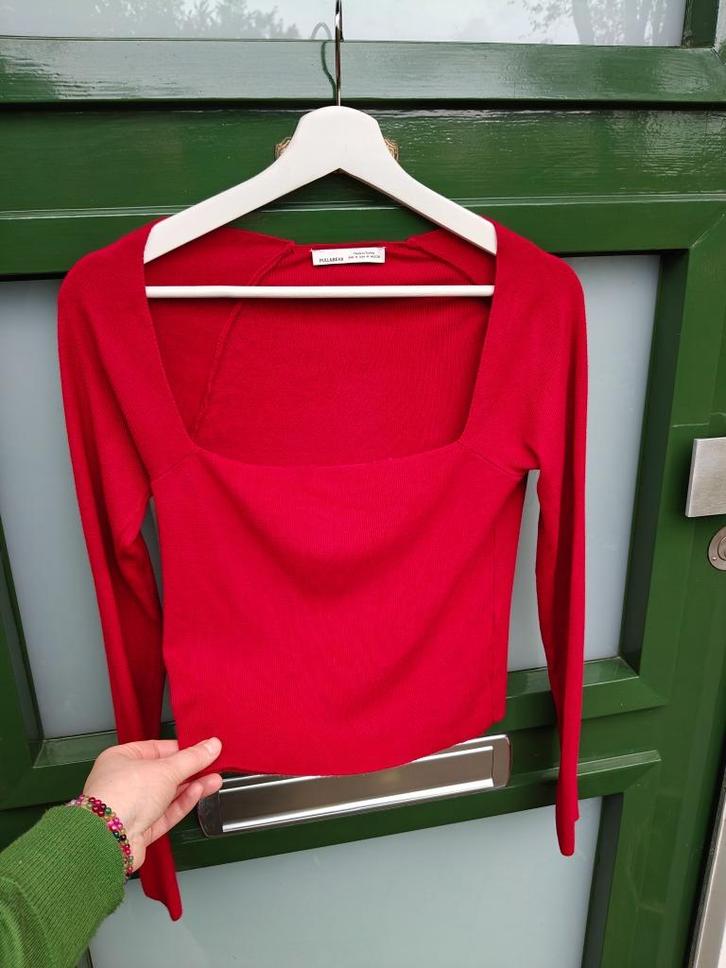 Top Pull & Bear, Kleding | Dames, Tops, Zo goed als nieuw, Maat 36 (S), Rood, Lange mouw, Ophalen of Verzenden
