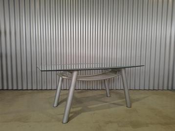 Glazen vergadertafel/leestafel/eettafel beschikbaar voor biedingen