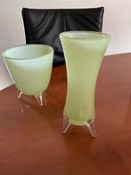 2 Groene Dutz Vazen, Huis en Inrichting, Ophalen of Verzenden, Minder dan 50 cm, Groen, Glas