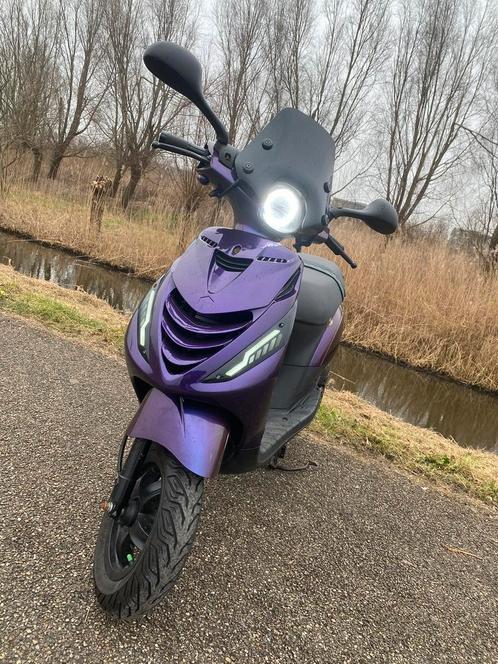 Piaggio zip 4t 2022, Fietsen en Brommers, Scooters | Piaggio, Zo goed als nieuw, Zip, Maximaal 45 km/u, Benzine, Ophalen