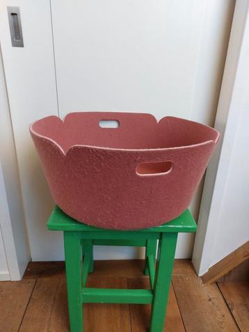 Muuto mand rose beschikbaar voor biedingen