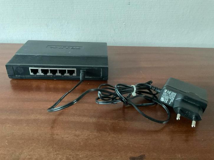 TP-Link 5-Poorts Switch - Eenvoudig Netwerk Uitbreiden!, Computers en Software, Netwerk switches, Gebruikt, Ophalen of Verzenden