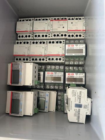 Partij 3-fase energiemeters & relais  beschikbaar voor biedingen