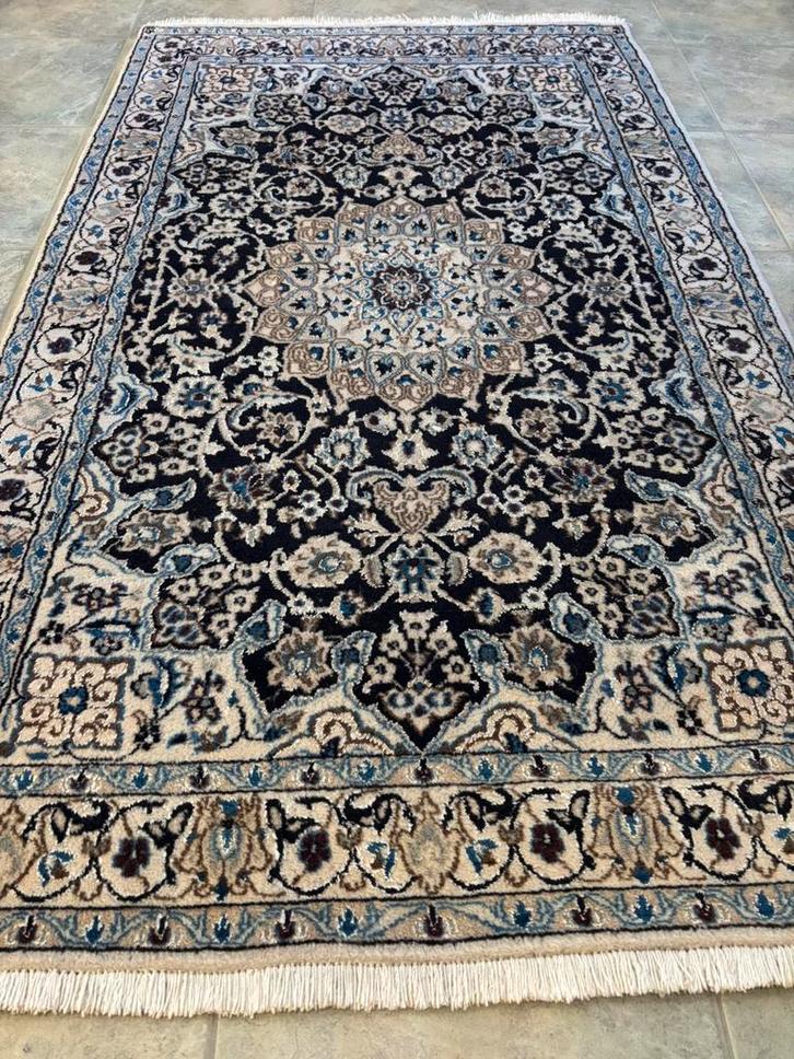 Nain, handgemaakte Perzisch tapijt uit Nain Iran., Huis en Inrichting, Stoffering | Tapijten en Kleden, Zo goed als nieuw, 200 cm of meer