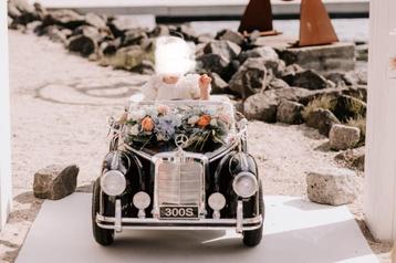 Te huur bruiloft auto om ringen te brengen beschikbaar voor biedingen