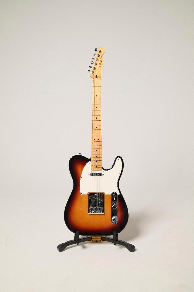 FENDER STANDARD TELECASTER - 2016, Muziek en Instrumenten, Snaarinstrumenten | Gitaren | Elektrisch, Gebruikt, Solid body, Fender