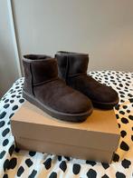 UGG Classic Short Bruin Maat 41, Kleding | Dames, Schoenen, Ophalen, UGG, Bruin, Lage of Enkellaarzen
