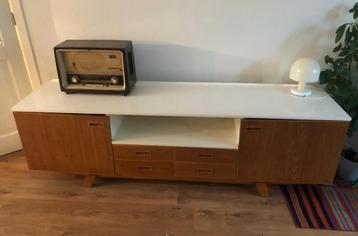 Vintage tv meubel/ dressoir beschikbaar voor biedingen
