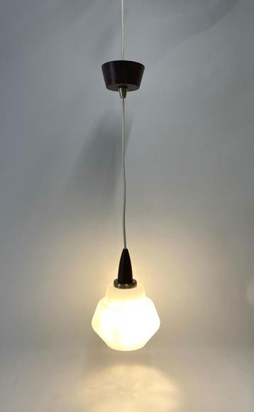 hanglamp met teakhout lamphouder en plafondkap jaren '60 beschikbaar voor biedingen