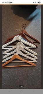 8 houten kledinghangers, Ophalen, Zo goed als nieuw, Hout