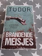 nieuw boek c.j. tudor - brandende meisjes, Ophalen of Verzenden, Nieuw