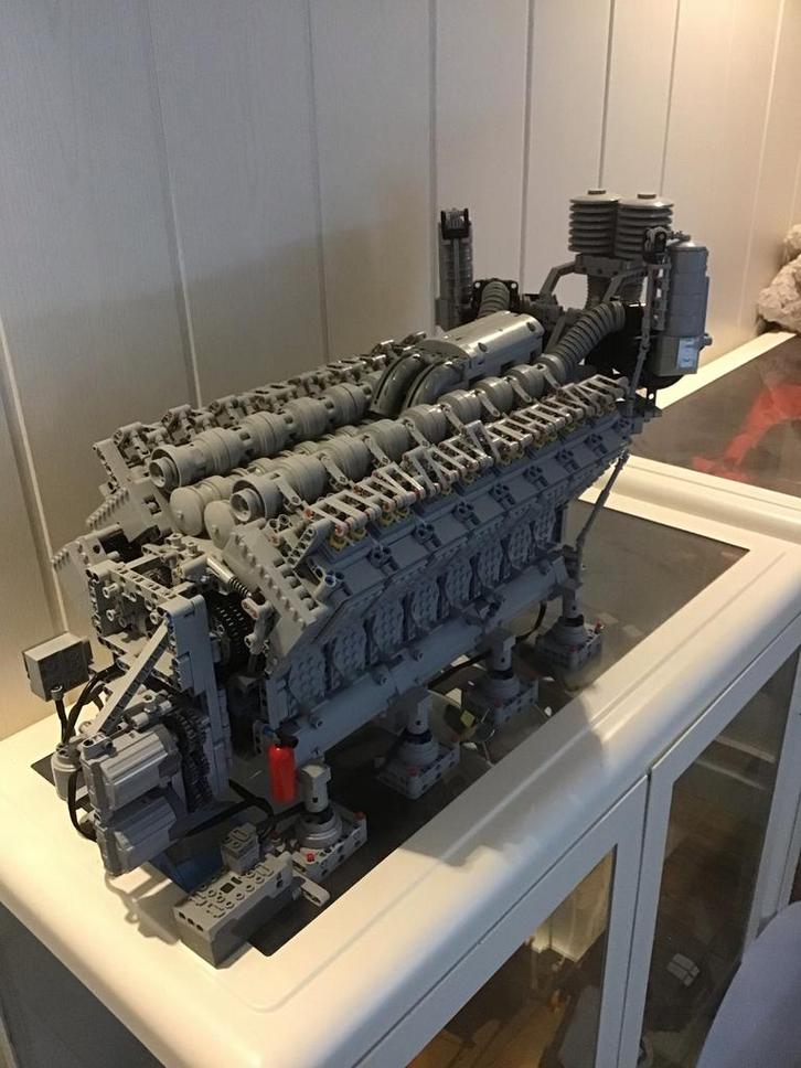 Lego/Mould King V16 Motor - Werkend Model!, Kinderen en Baby's, Speelgoed | Duplo en Lego, Zo goed als nieuw, Lego, Complete set