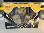 Boltund V Box - Collection Box met Evovling Skies, Fusion, Ophalen of Verzenden, Nieuw, Boosterbox