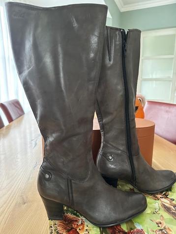 Laarzen leer bruin beschikbaar voor biedingen