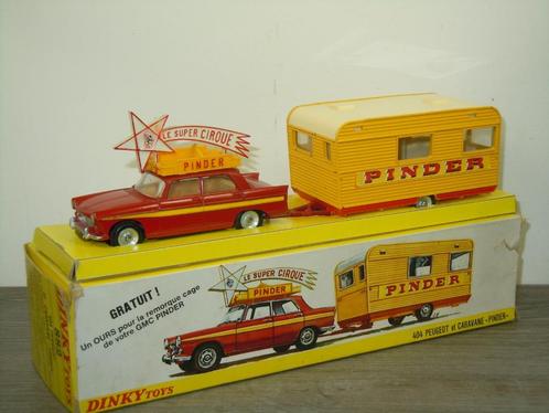Peugeot 404 et Caravane Pinder - Dinky Toys 882 France, Hobby en Vrije tijd, Modelauto's | 1:43, Zo goed als nieuw, Auto, Dinky Toys