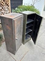 2 industriële metalen kastjes / kast geschuurd, gelakt, Antiek en Kunst, Curiosa en Brocante, Ophalen