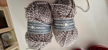 Durable Norwoods Wol - 2 Bollen beschikbaar voor biedingen