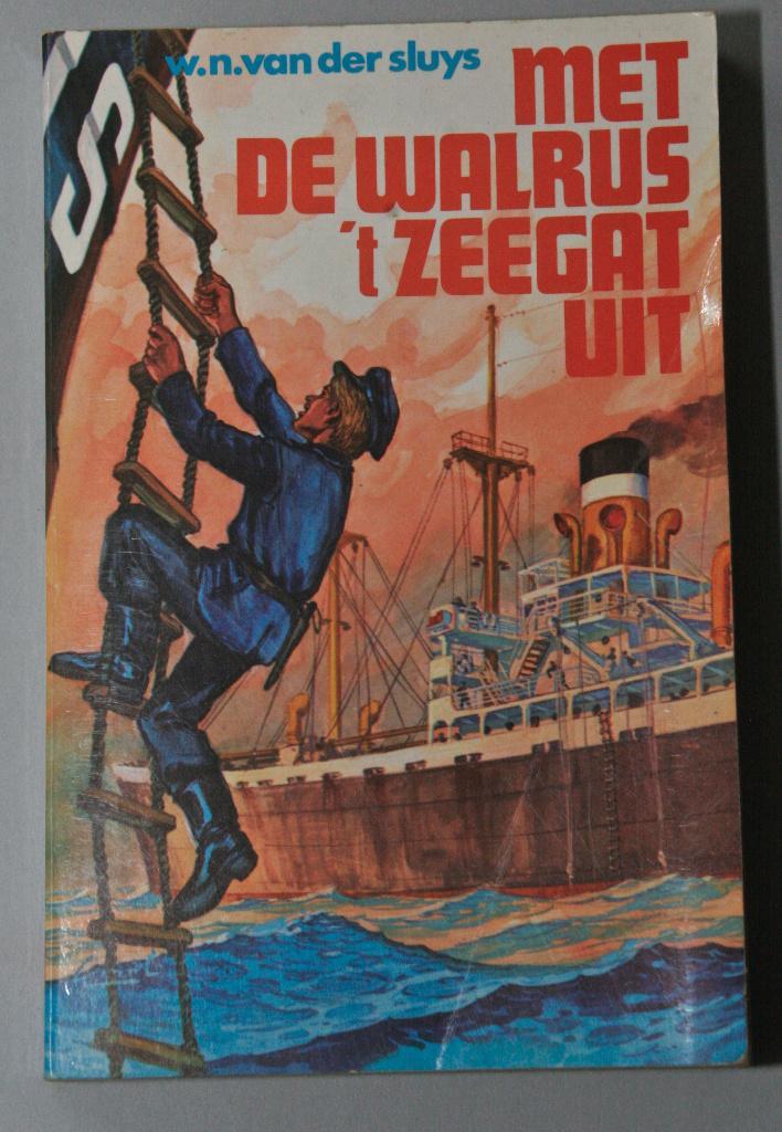 Met de Walrus 't zeegat uit. W.N. van der Sluys., Boeken, Kinderboeken | Jeugd | 13 jaar en ouder, Gelezen, Fictie, Ophalen of Verzenden