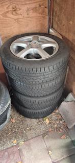 Hankook 215/60R17 Winterbanden Nissan Qashqai Tekna, Auto-onderdelen, Banden en Velgen, Ophalen, Banden en Velgen, 17 inch, Winterbanden