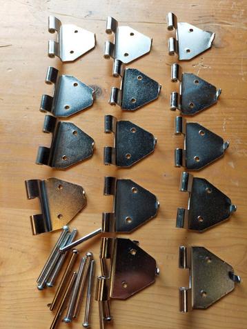 Diverse originele Lundia scharnieren. beschikbaar voor biedingen