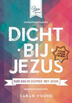 Dicht bij Jezus - Sarah Young, Boeken, Ophalen of Verzenden, Zo goed als nieuw, Christendom | Katholiek